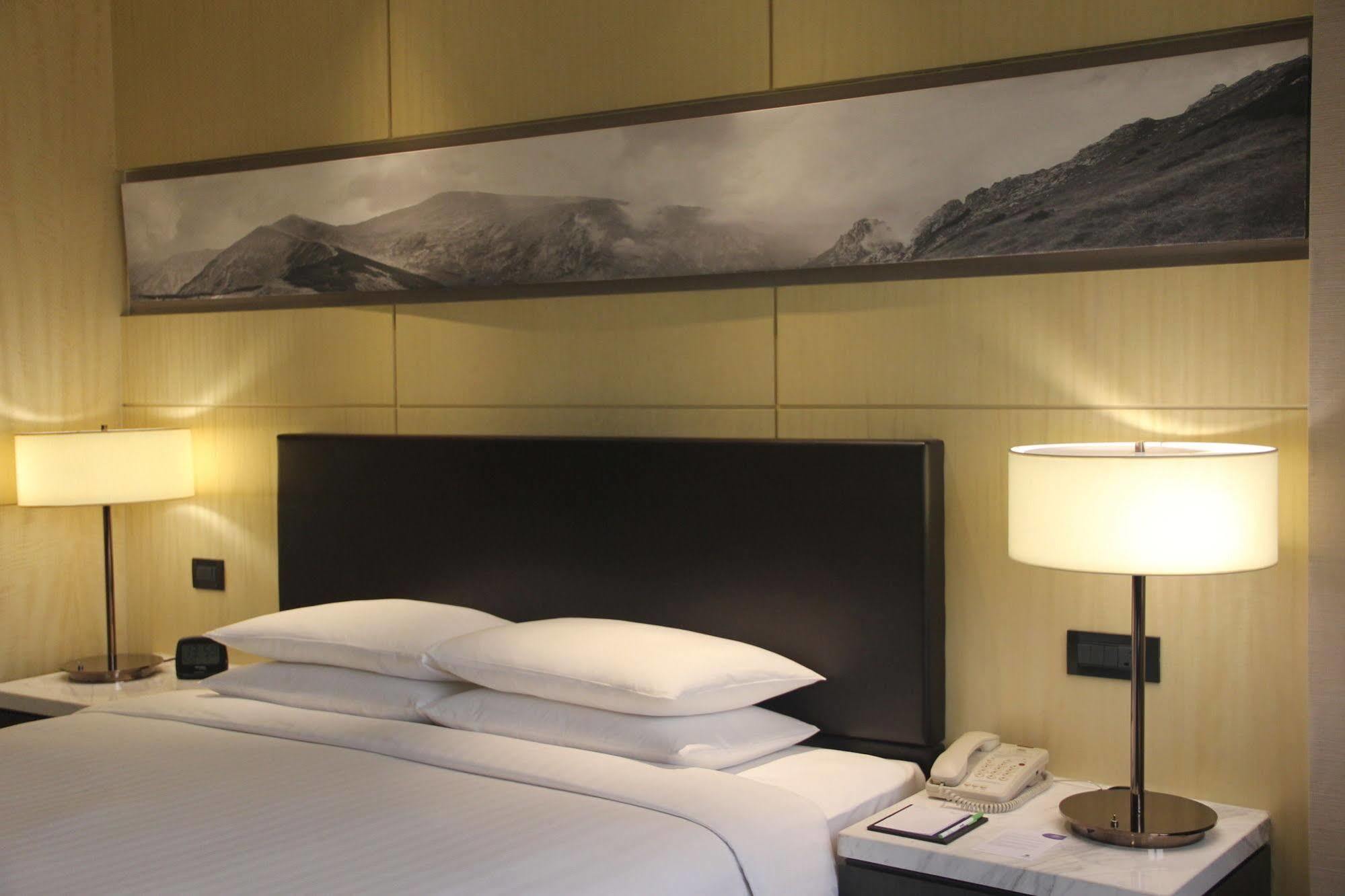Courtyard By Marriott Shanghai Pudong Exterior photo